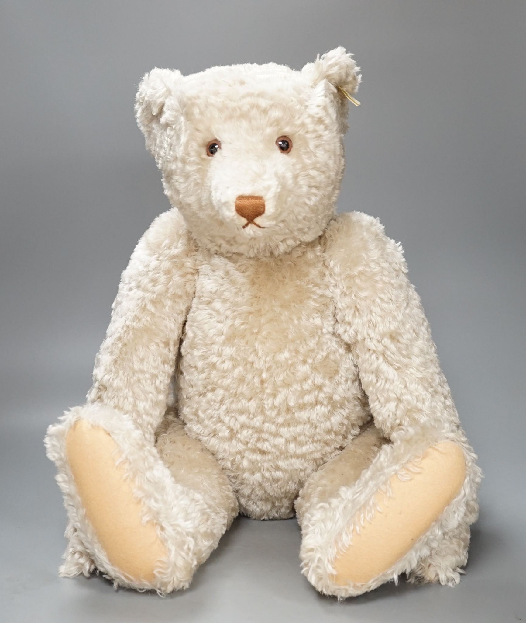 A replica white 1908 Steiff, 1994, with box and certificate